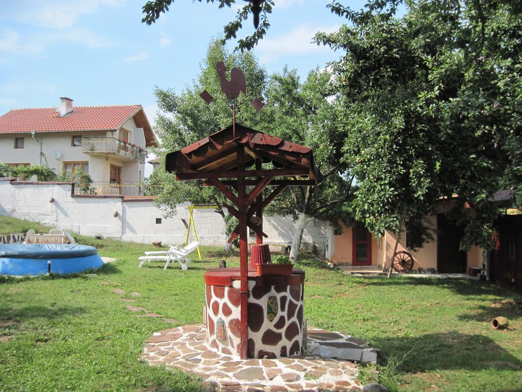 Hadjibulevata Guest House Kovachevtsi Exterior foto